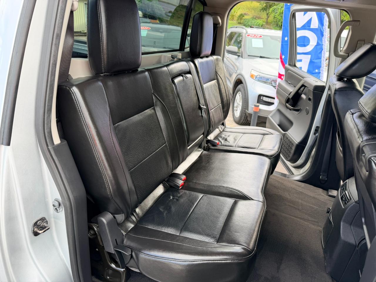 Nissan Titan SV Crew Cab 4WD 2012