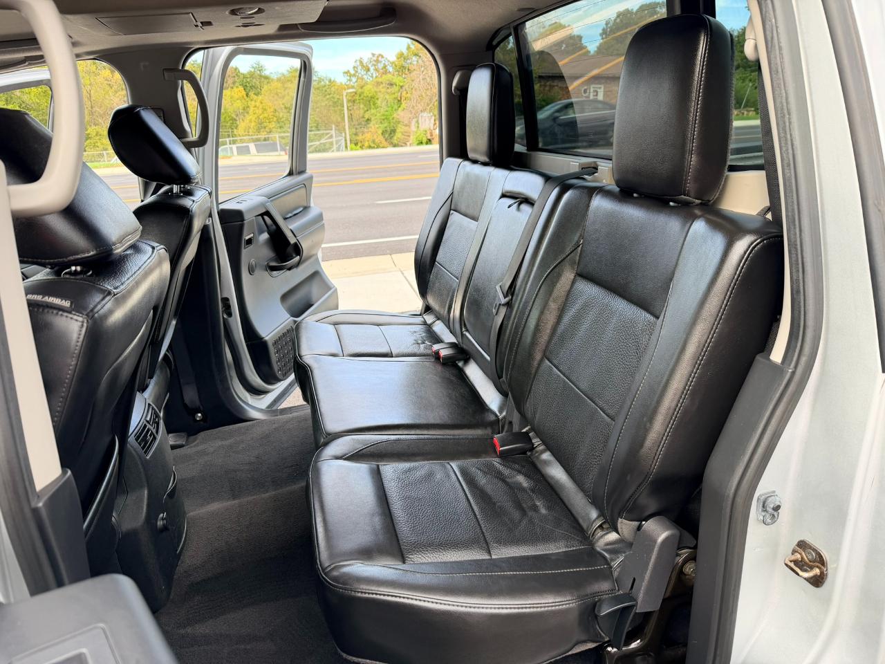 Nissan Titan SV Crew Cab 4WD 2012