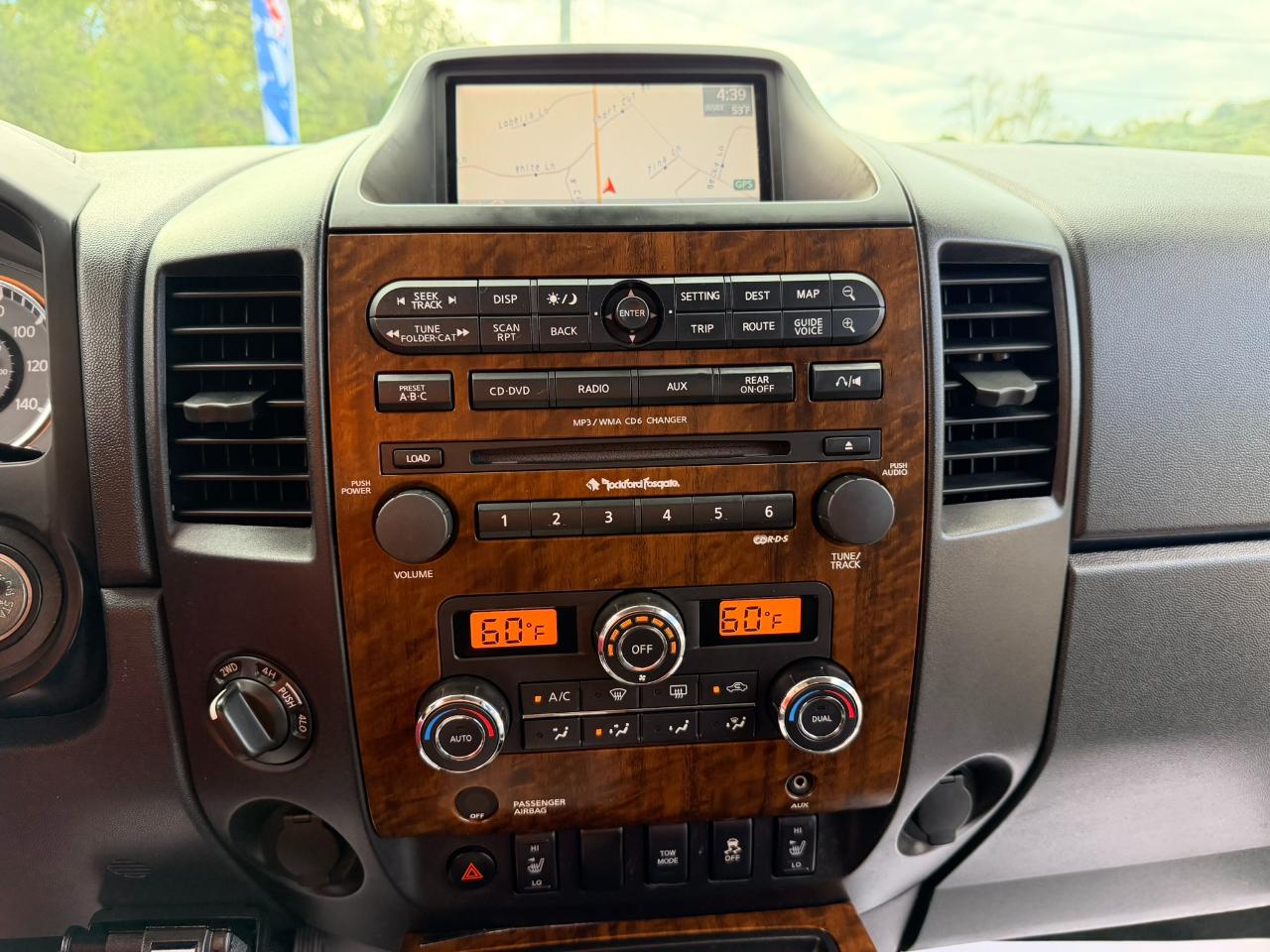 Nissan Titan SV Crew Cab 4WD 2012