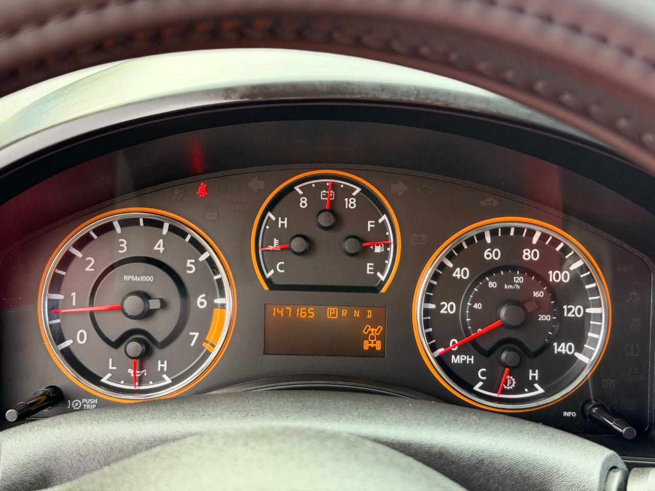 Nissan Titan SV Crew Cab 4WD 2012