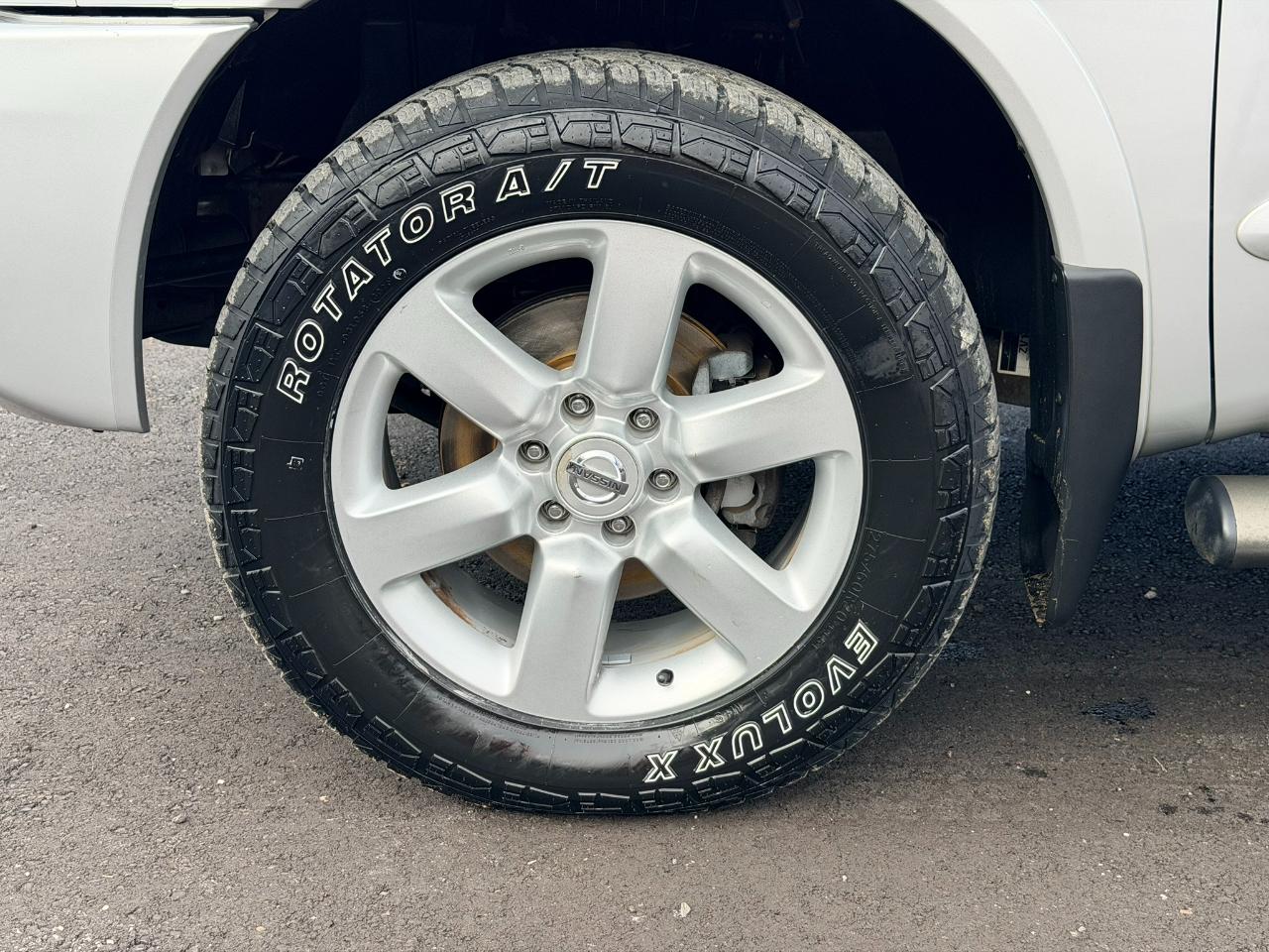Nissan Titan SV Crew Cab 4WD 2012
