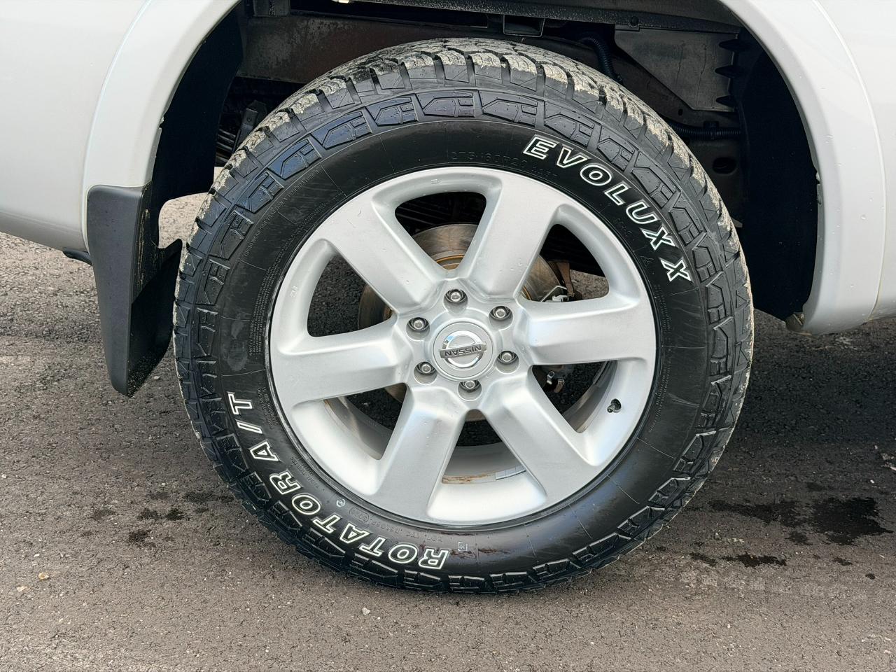 Nissan Titan SV Crew Cab 4WD 2012