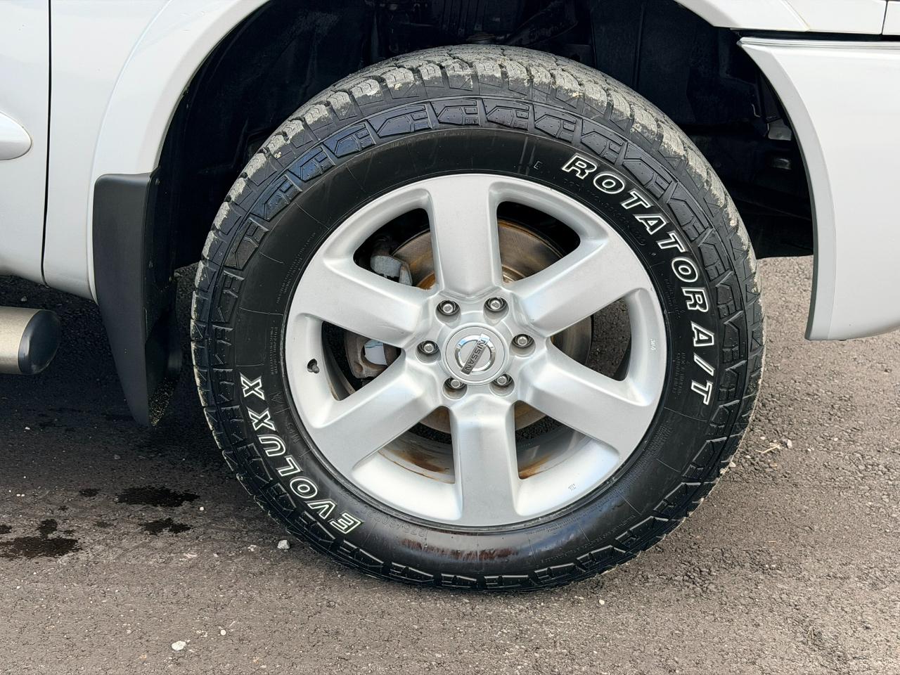 Nissan Titan SV Crew Cab 4WD 2012
