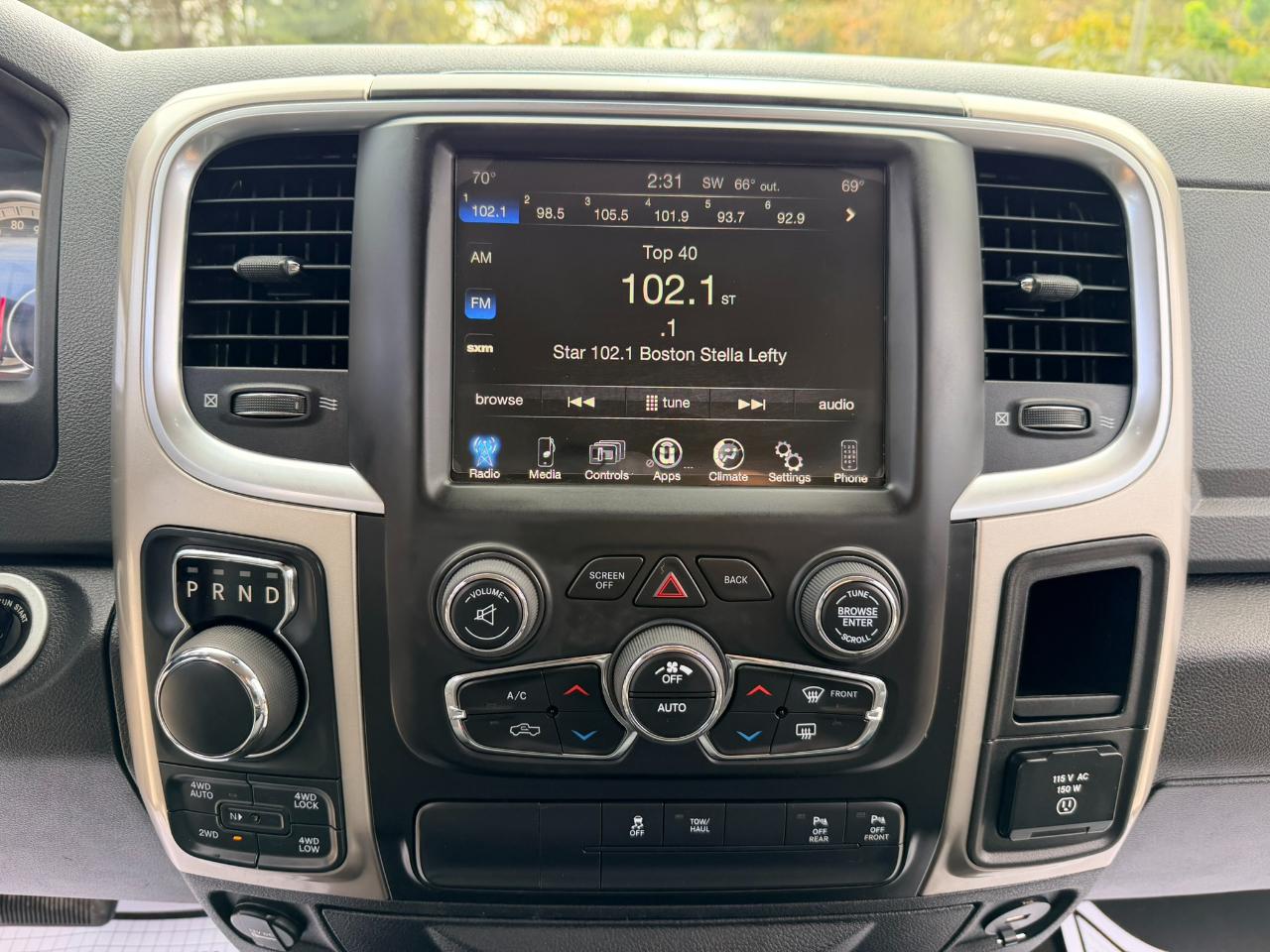 RAM 1500 SLT Crew Cab LWB 4WD 2017
