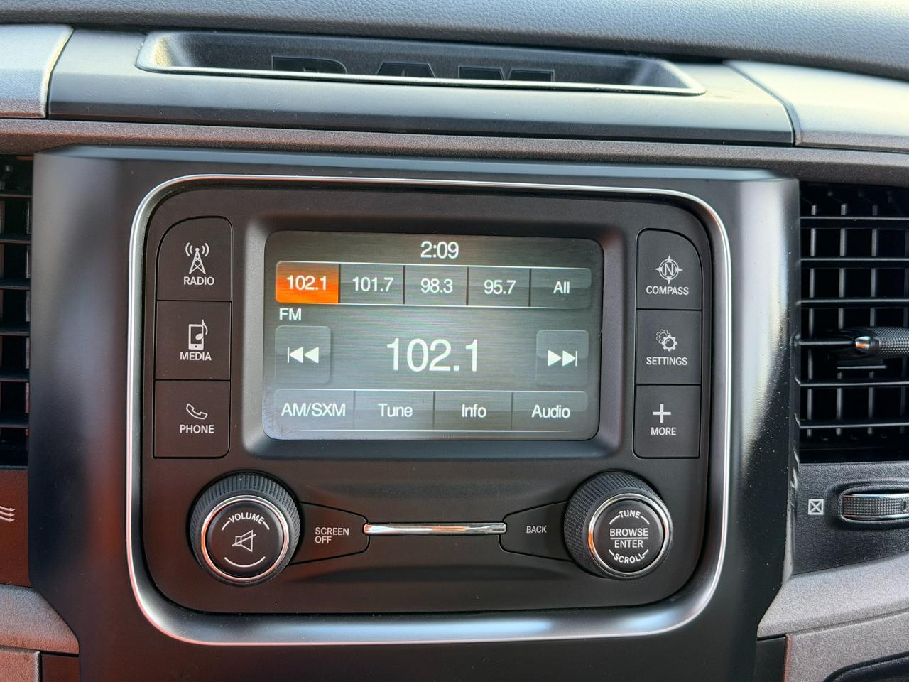 RAM 2500 Tradesman Crew Cab SWB 4WD 2016