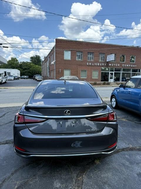 Lexus ES 350  2025