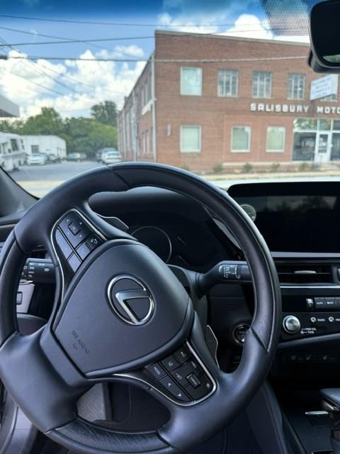 Lexus ES 350  2025
