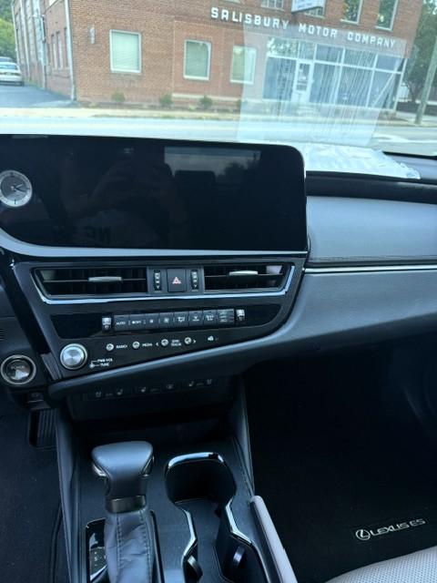 Lexus ES 350  2025