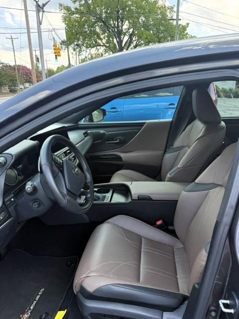 Lexus ES 350  2025