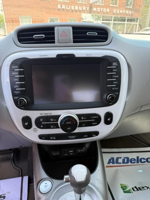 Kia Soul EV Base 2015