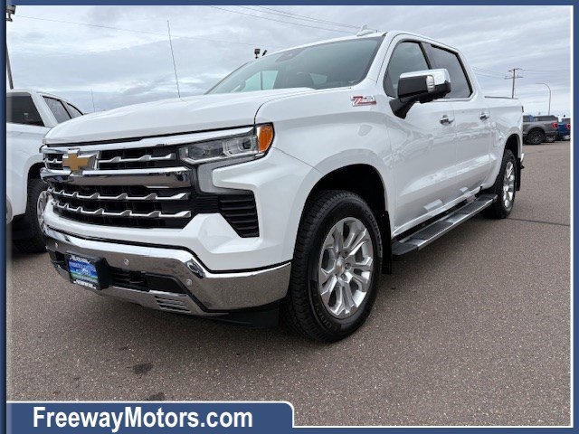 2023 Chevrolet Silverado 1500 LTZ Crew Cab 4WD