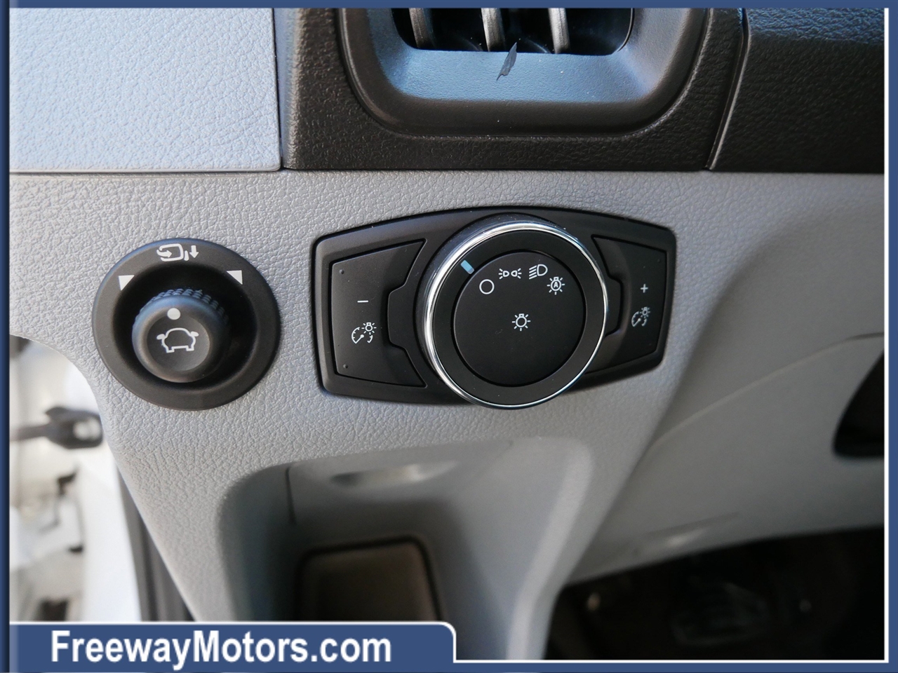 Ford Transit Passenger Wagon T-150 130" Med Roof XLT Sliding RH Dr 2018