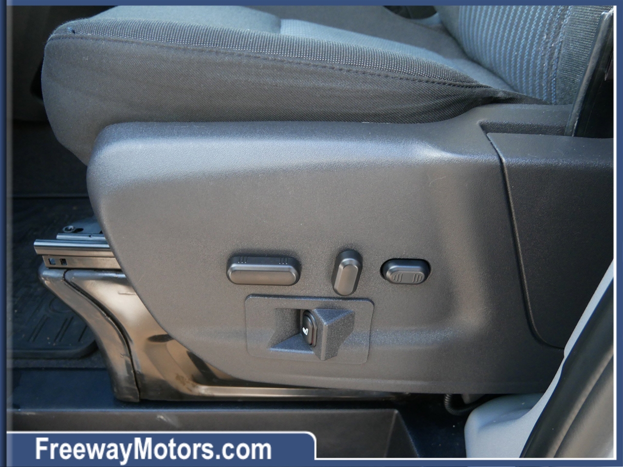 Ford Transit Passenger Wagon T-150 130" Med Roof XLT Sliding RH Dr 2018