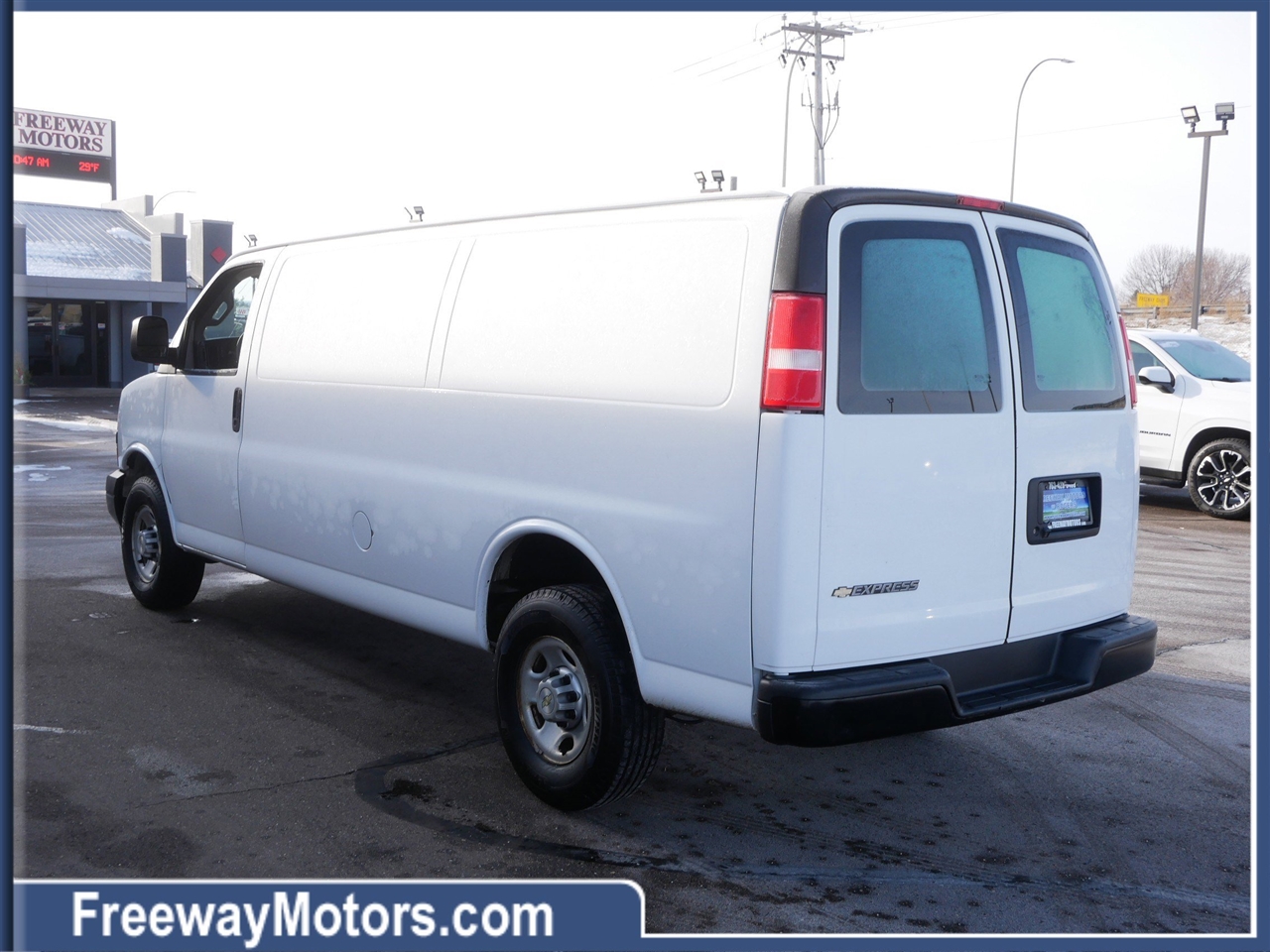 Chevrolet Express Cargo Van RWD 2500 155" 2022