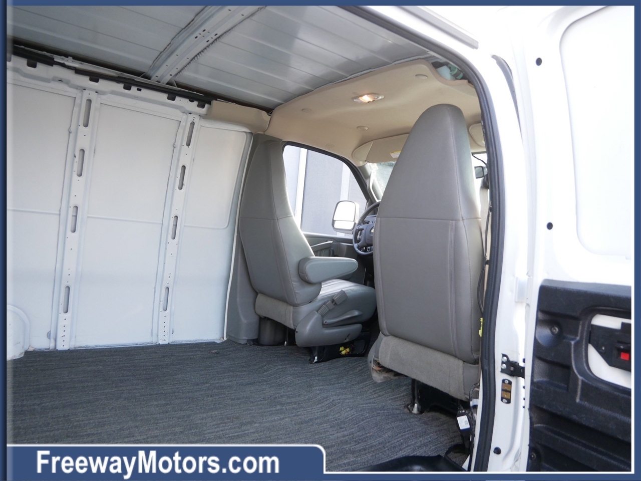 Chevrolet Express Cargo Van RWD 2500 155" 2022