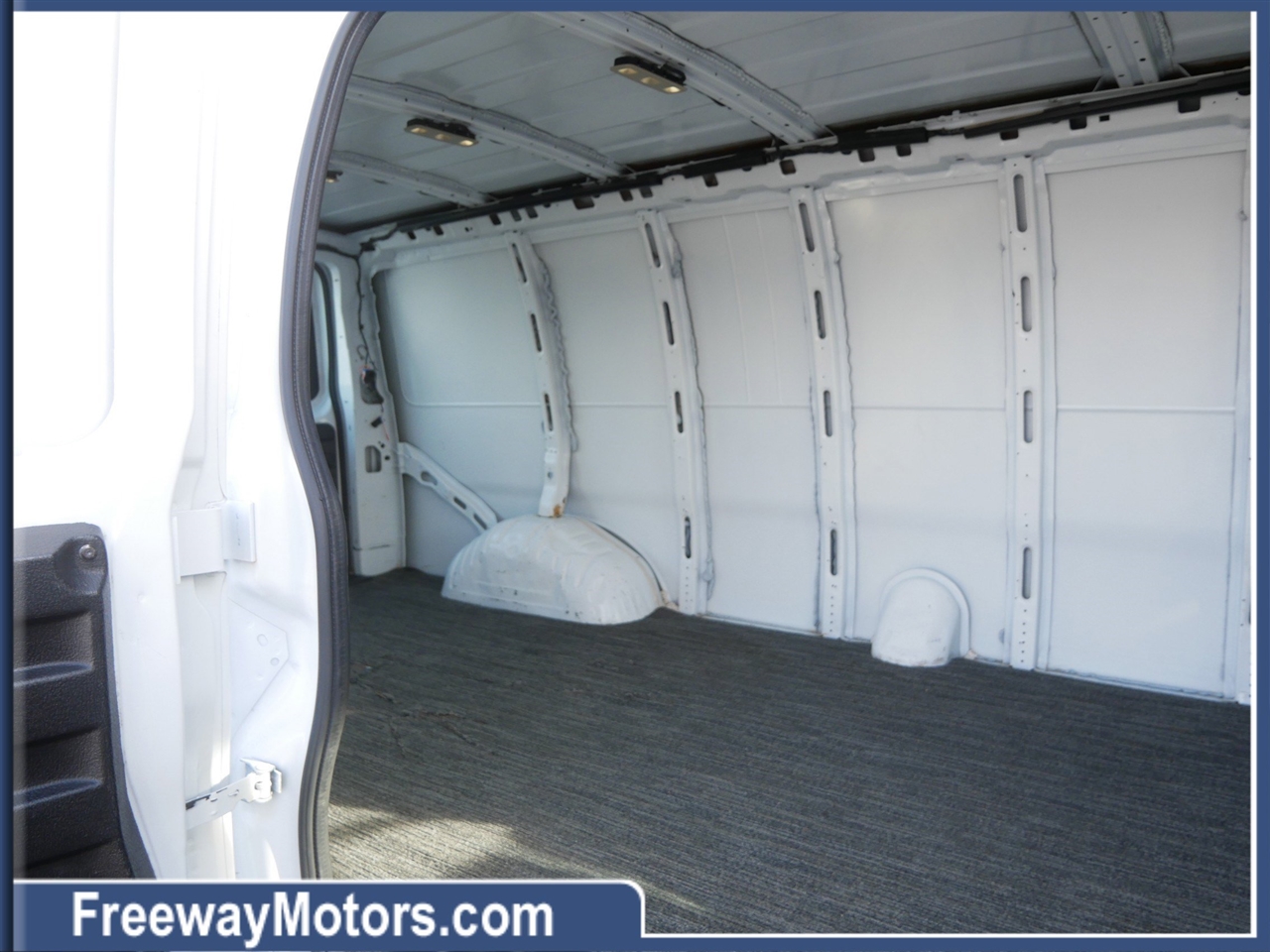 Chevrolet Express Cargo Van RWD 2500 155" 2022