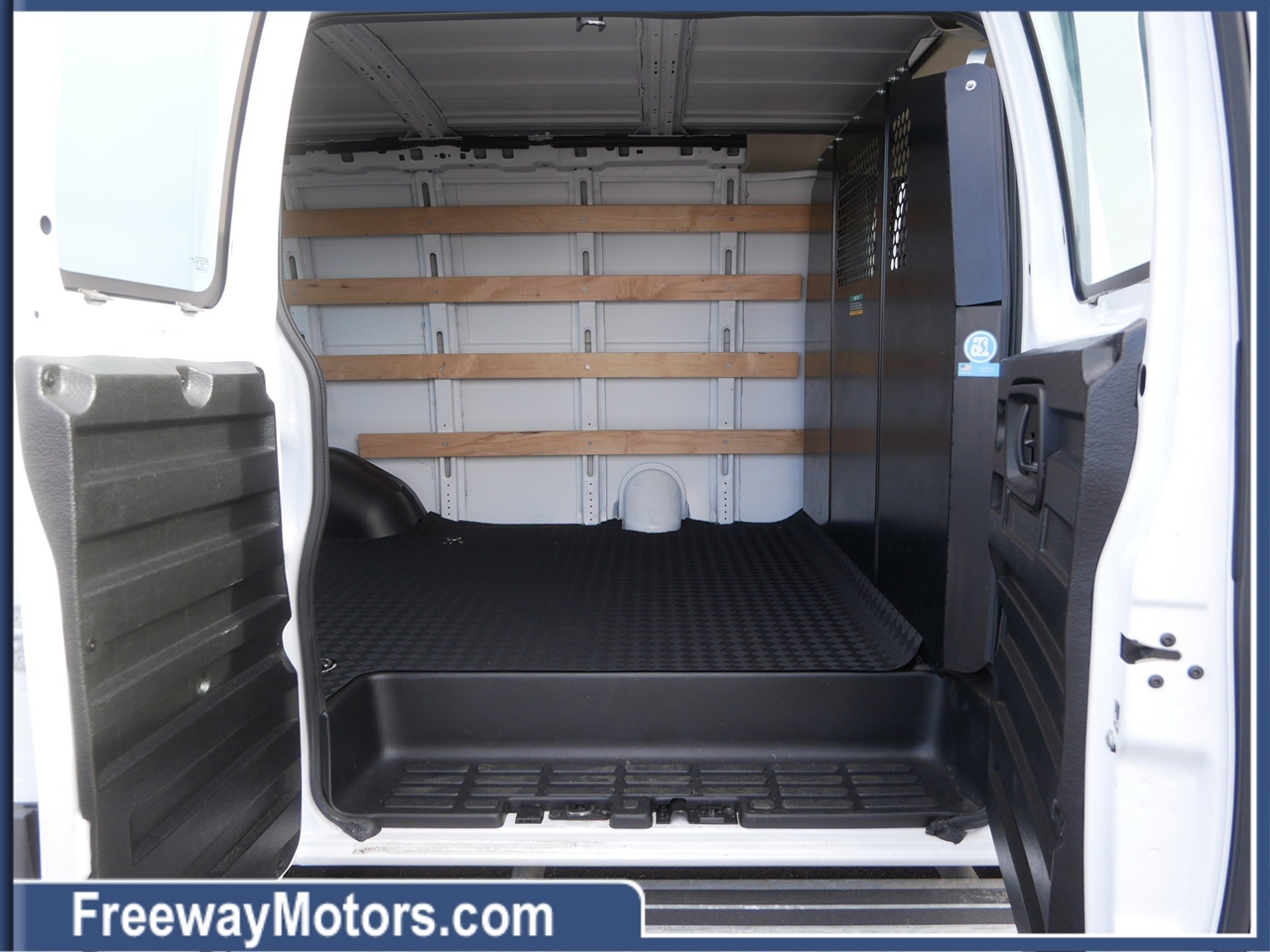 GMC Savana Cargo Van RWD 2500 135" 2024