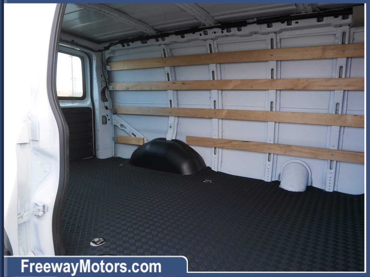 GMC Savana Cargo Van RWD 2500 135" 2024