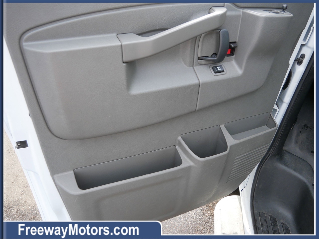 GMC Savana Cargo Van RWD 2500 135" 2024