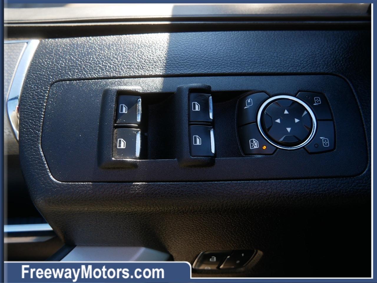 Ford F-150 4WD SuperCrew 157" Lariat w/HD Payload Pkg 2015