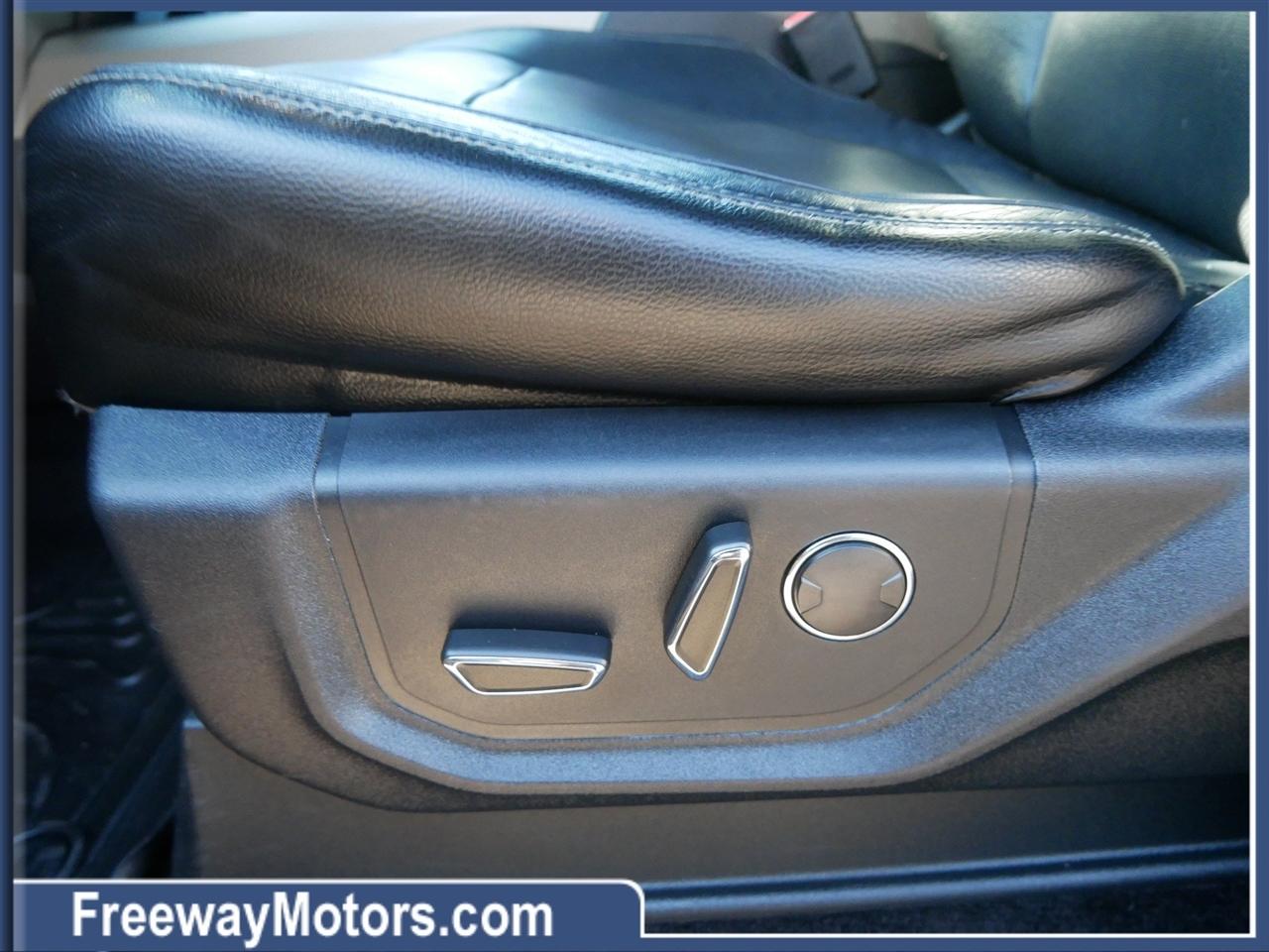 Ford F-150 4WD SuperCrew 157" Lariat w/HD Payload Pkg 2015