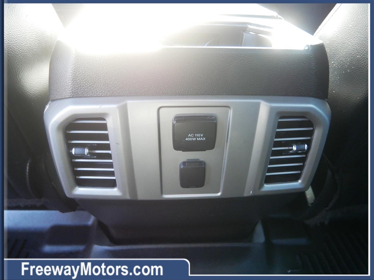 Ford F-150 4WD SuperCrew 157" Lariat w/HD Payload Pkg 2015