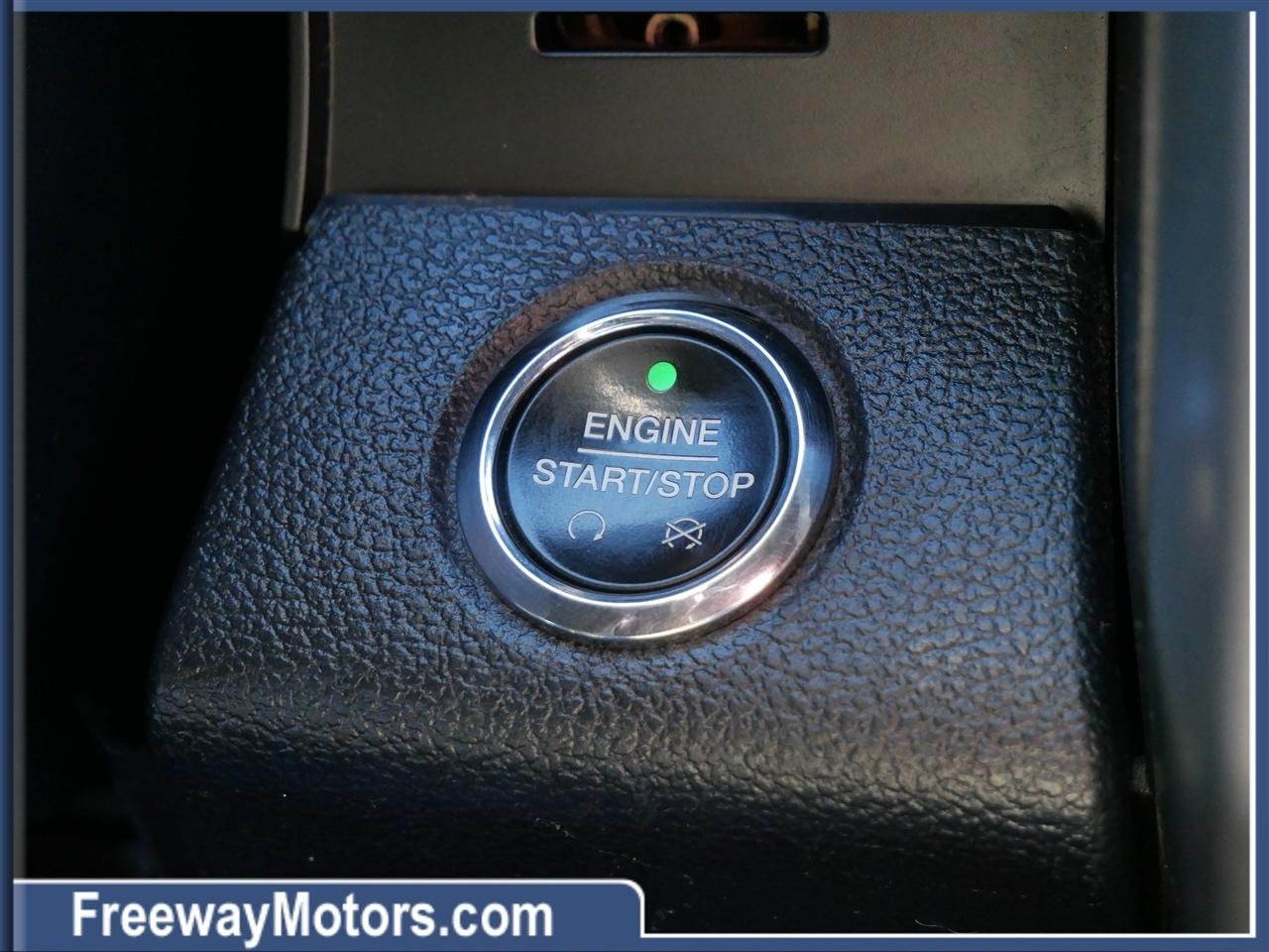 Ford F-150 4WD SuperCrew 157" Lariat w/HD Payload Pkg 2015