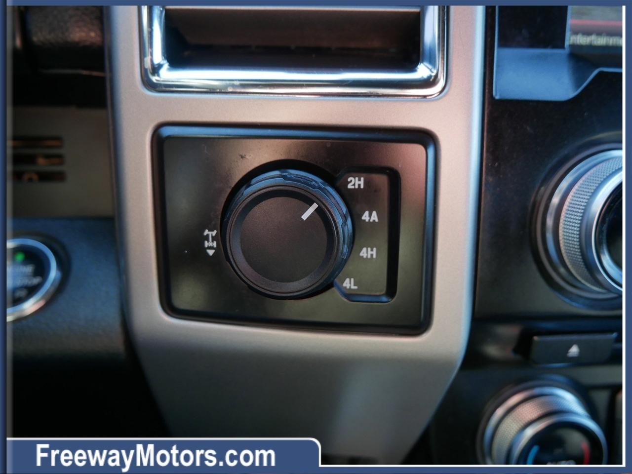 Ford F-150 4WD SuperCrew 157" Lariat w/HD Payload Pkg 2015