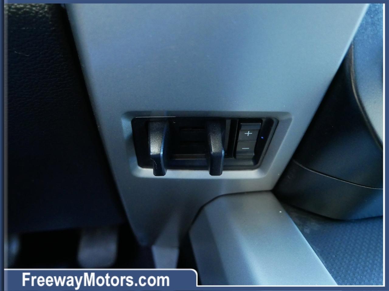 Ford F-150 4WD SuperCrew 157" Lariat w/HD Payload Pkg 2015