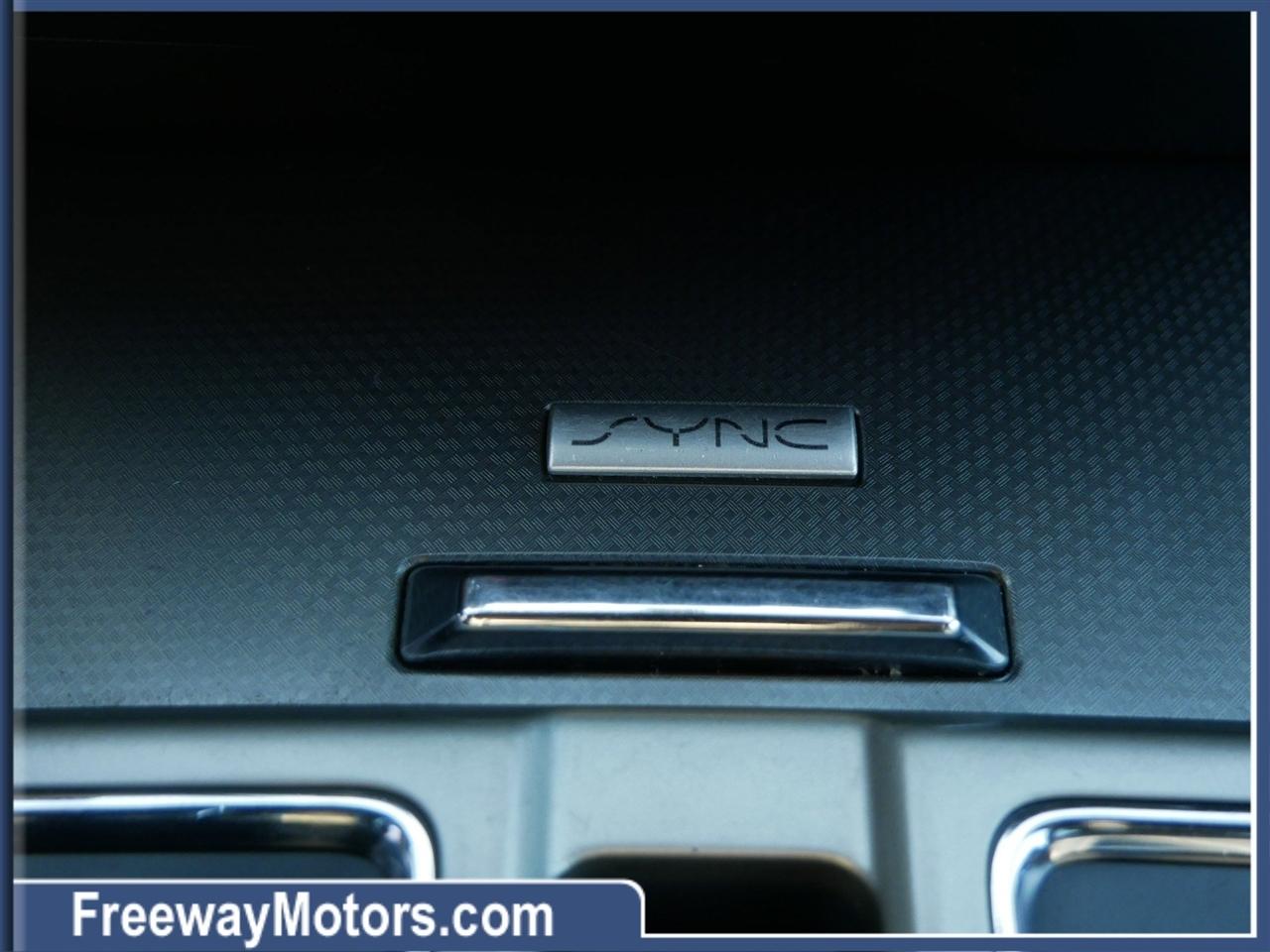 Ford F-150 4WD SuperCrew 157" Lariat w/HD Payload Pkg 2015