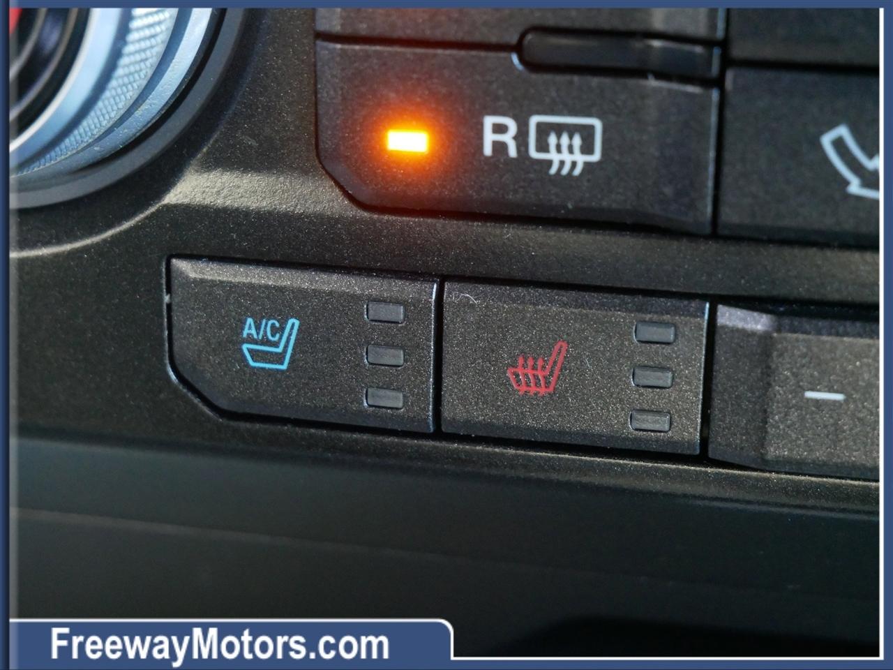 Ford F-150 4WD SuperCrew 157" Lariat w/HD Payload Pkg 2015