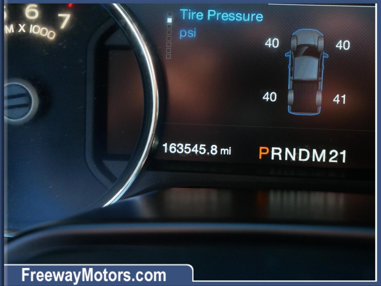 Ford F-150 4WD SuperCrew 157" Lariat w/HD Payload Pkg 2015