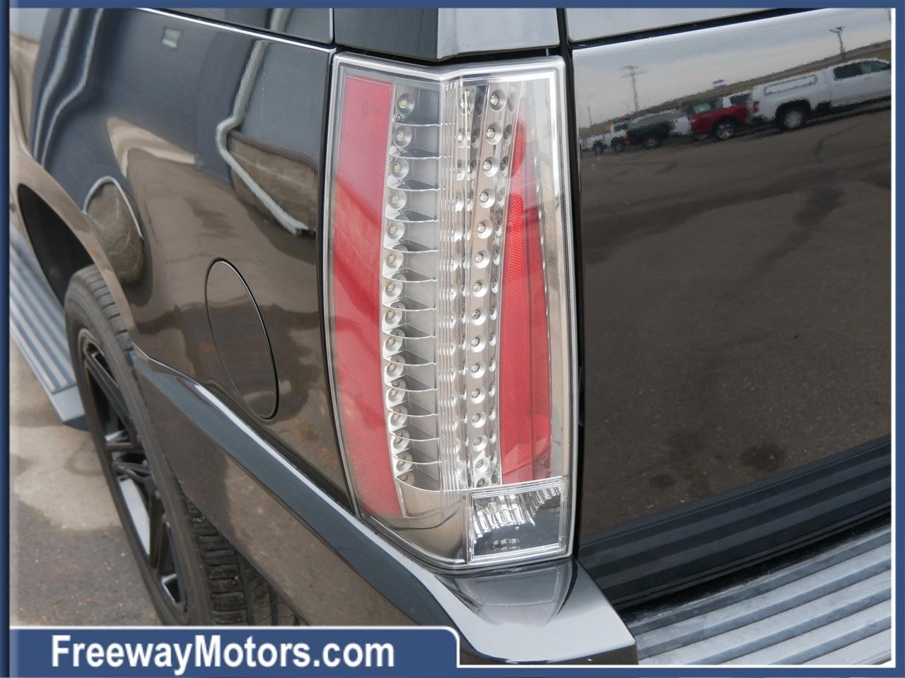 Cadillac Escalade ESV AWD 4dr Premium 2013