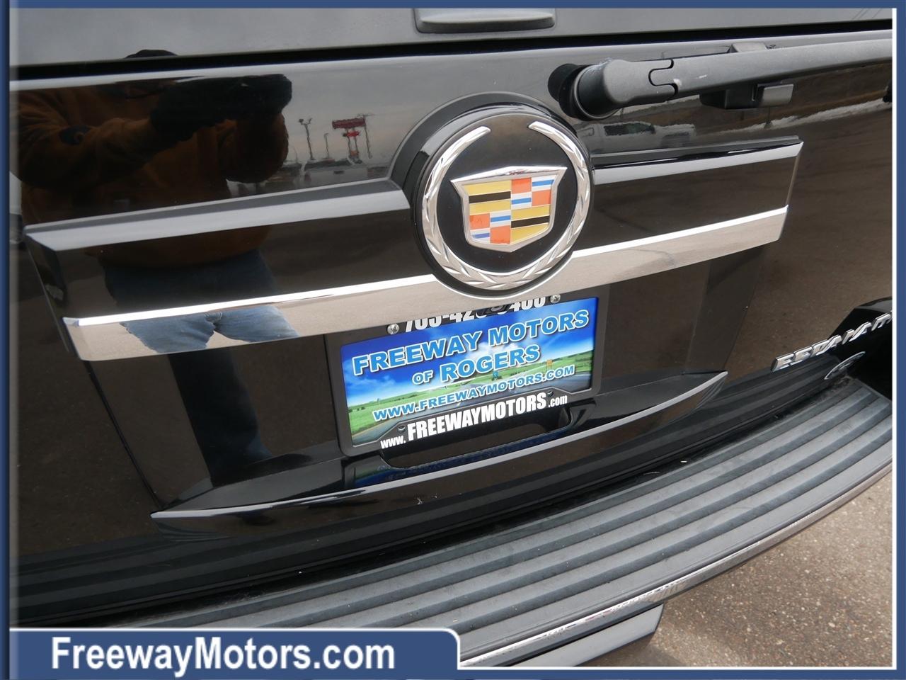 Cadillac Escalade ESV AWD 4dr Premium 2013