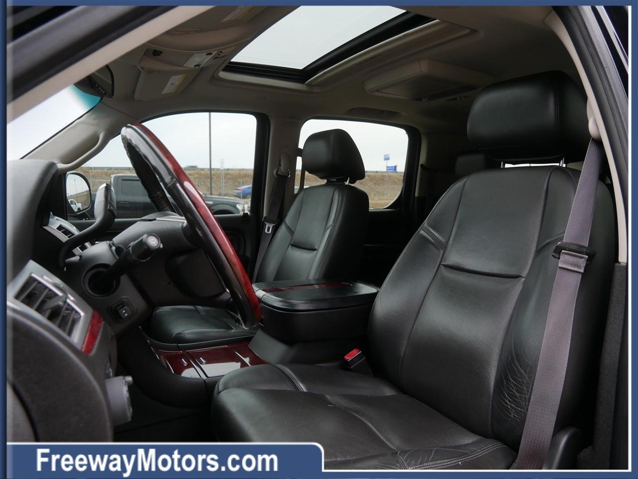 Cadillac Escalade ESV AWD 4dr Premium 2013