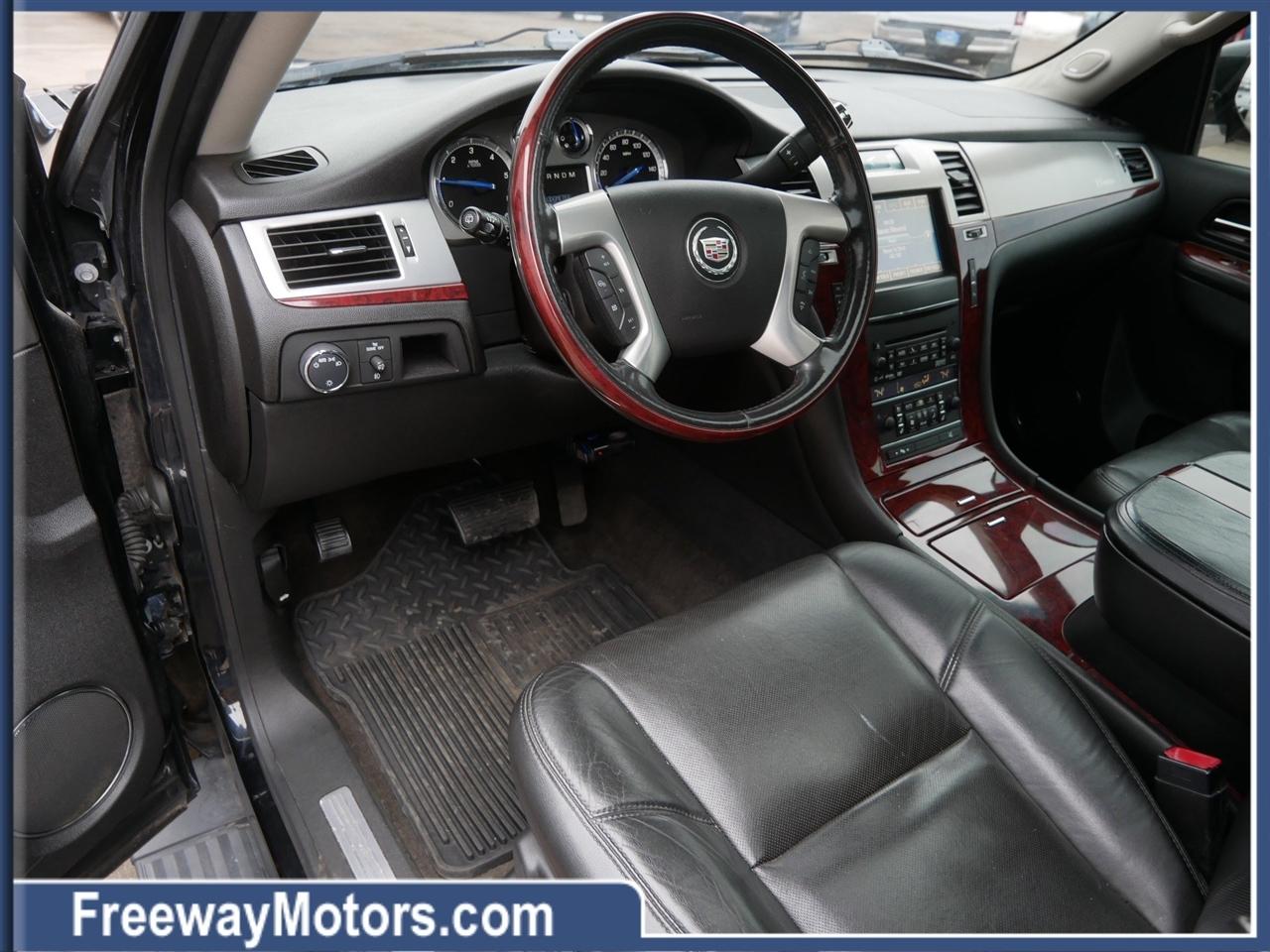 Cadillac Escalade ESV AWD 4dr Premium 2013