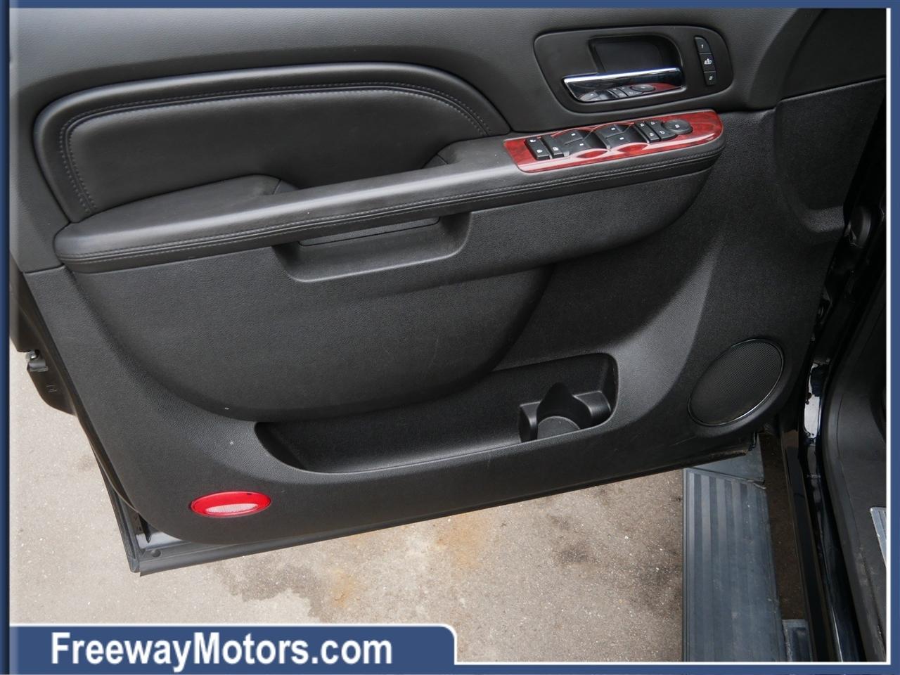 Cadillac Escalade ESV AWD 4dr Premium 2013