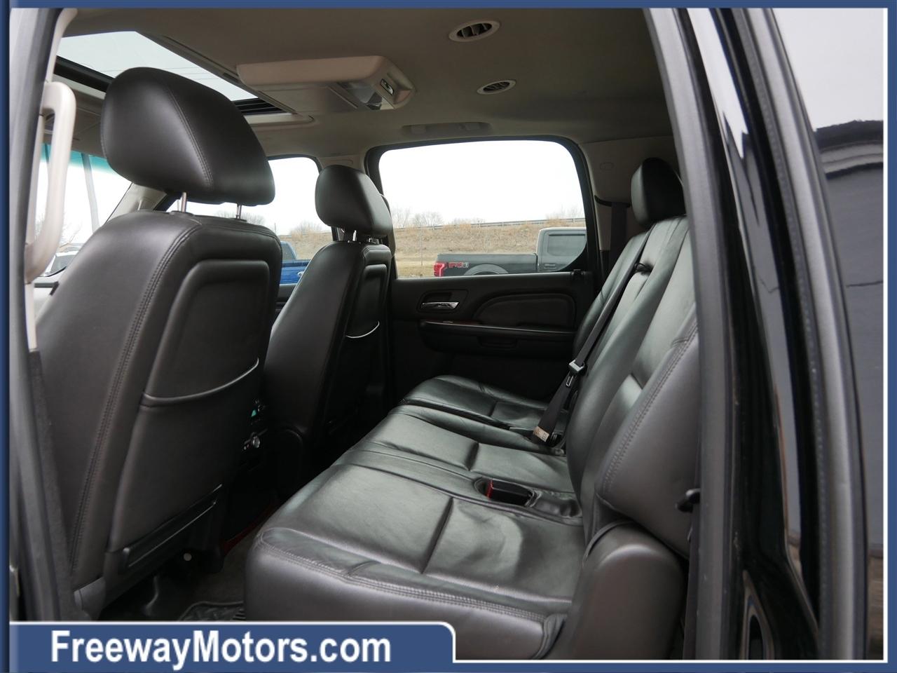 Cadillac Escalade ESV AWD 4dr Premium 2013