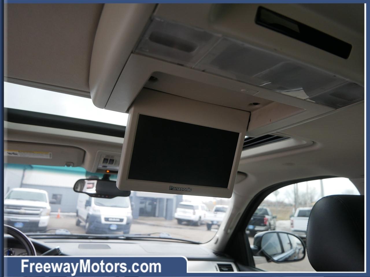 Cadillac Escalade ESV AWD 4dr Premium 2013