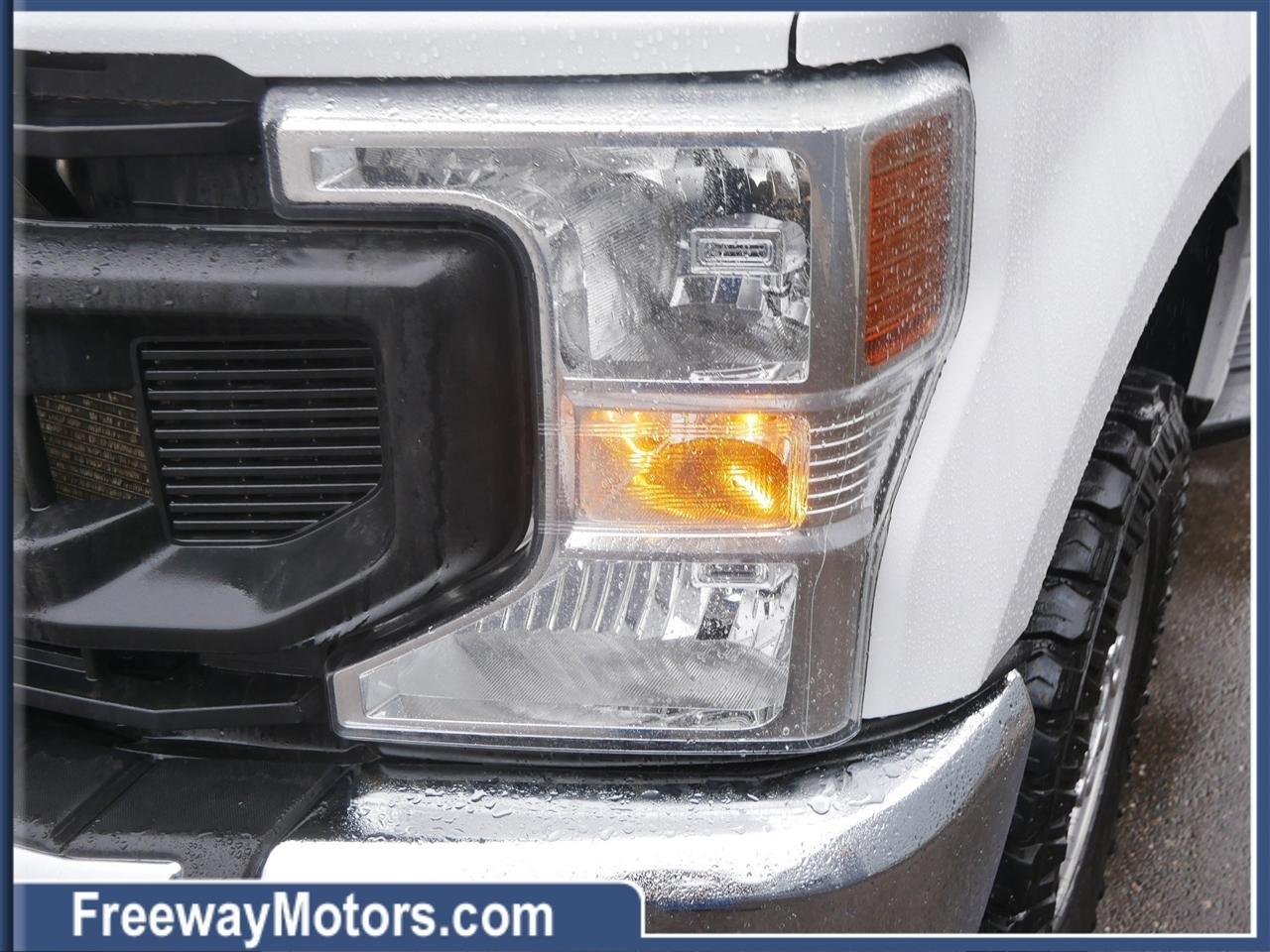 Ford Super Duty F-250 SRW XL 4WD Crew Cab 8' Box 2022