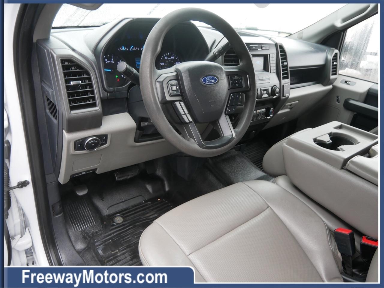 Ford Super Duty F-250 SRW XL 4WD Crew Cab 8' Box 2022