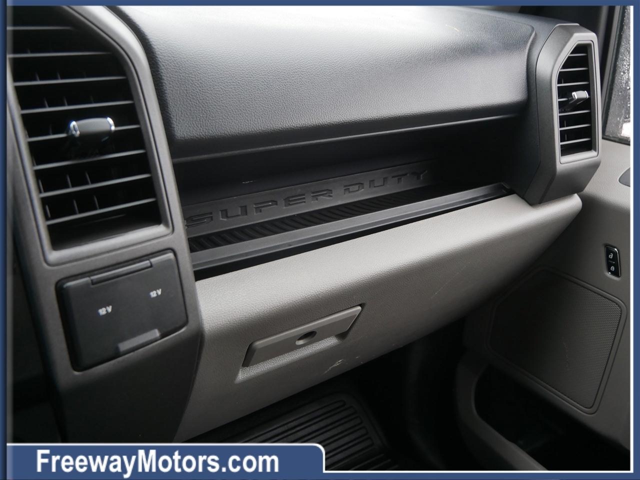 Ford Super Duty F-250 SRW XL 4WD Crew Cab 8' Box 2022