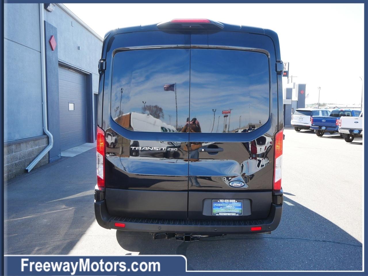 Ford Transit Cargo Van T-250 130" Med Rf 9070 GVWR RWD 2020