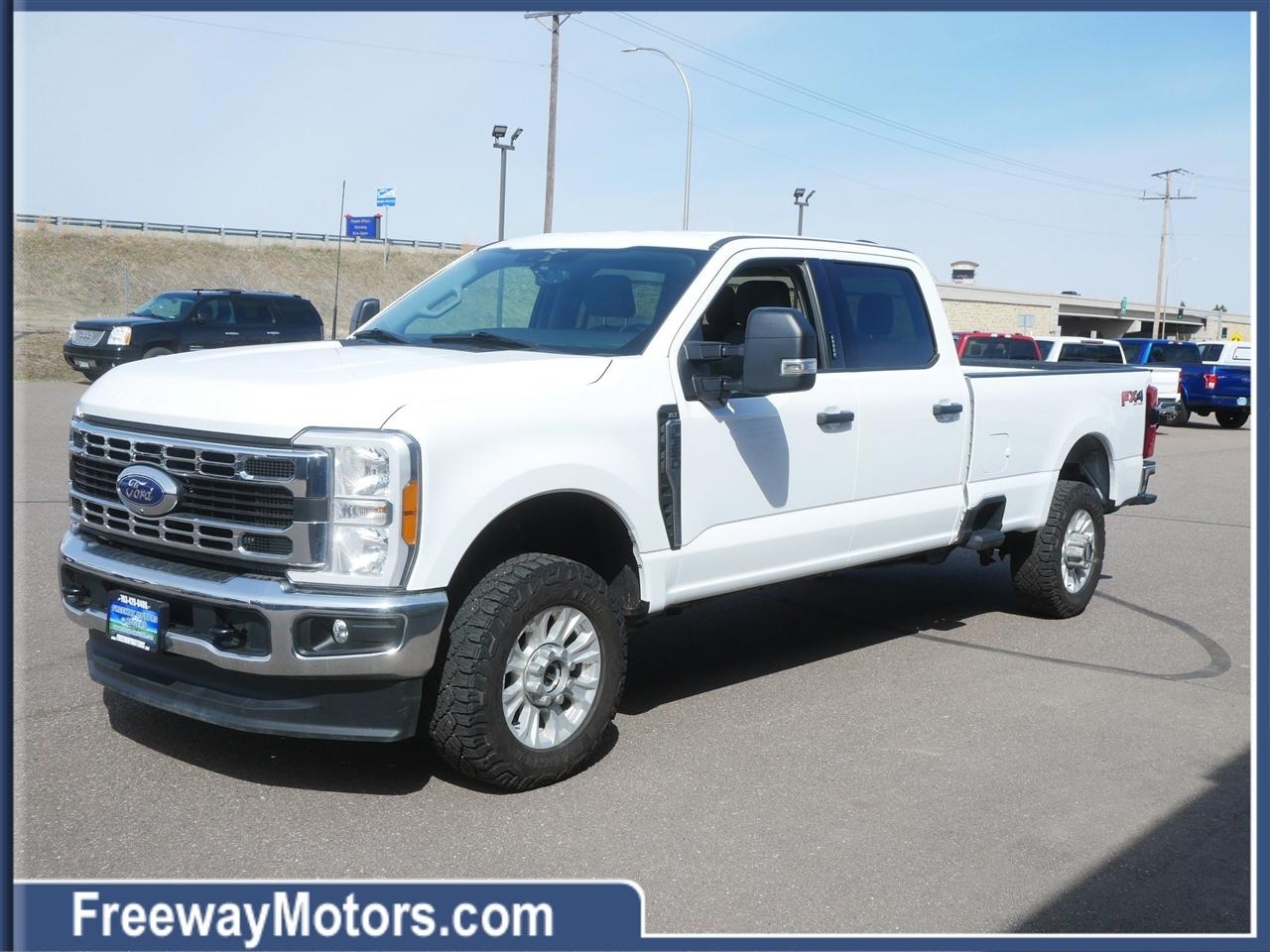 Ford Super Duty F-350 SRW King Ranch 4WD Crew Cab 8' Box 2023