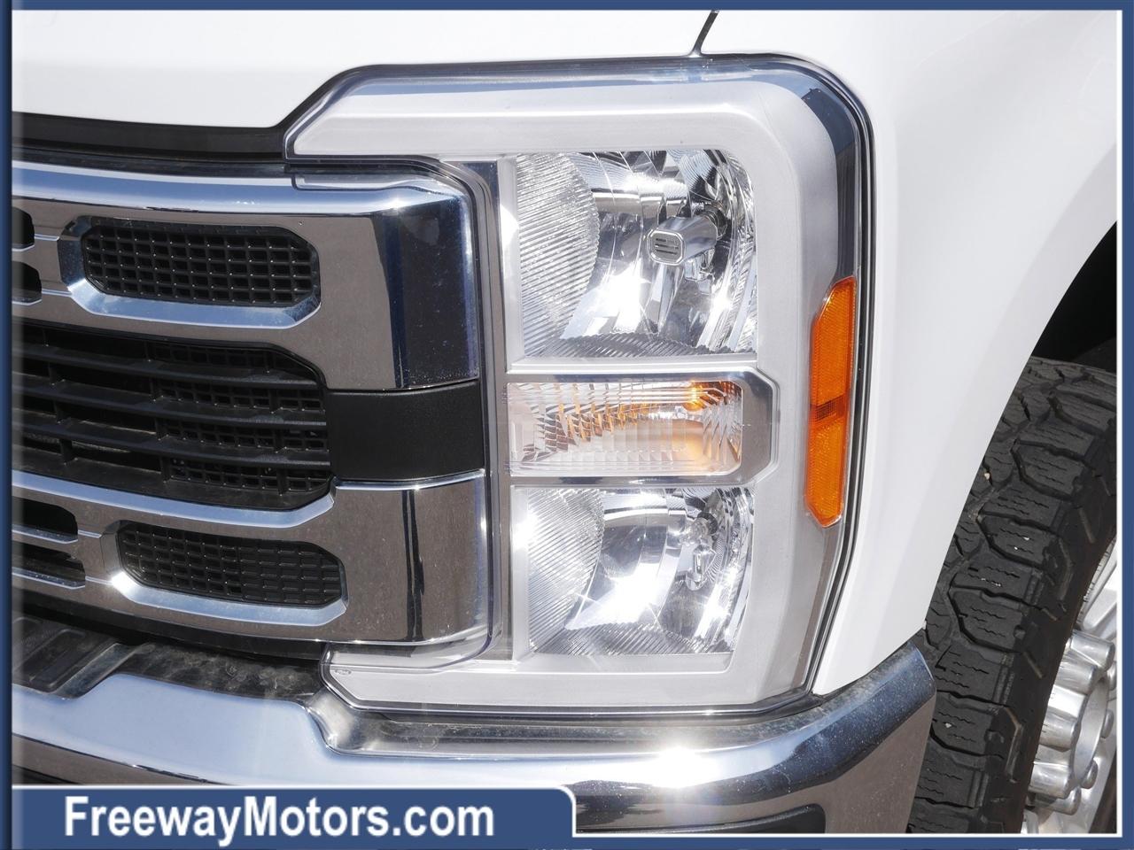 Ford Super Duty F-350 SRW King Ranch 4WD Crew Cab 8' Box 2023