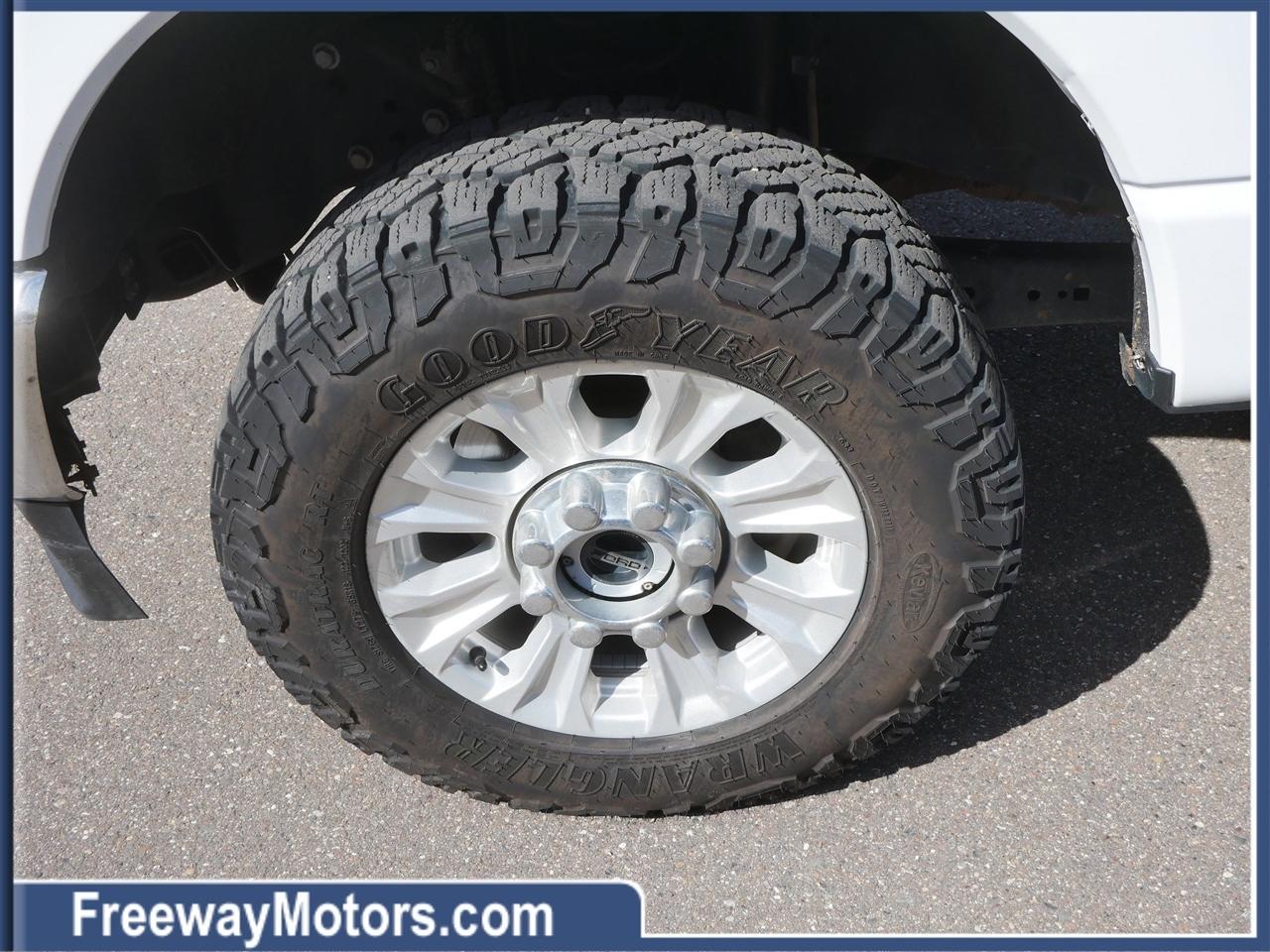 Ford Super Duty F-350 SRW King Ranch 4WD Crew Cab 8' Box 2023