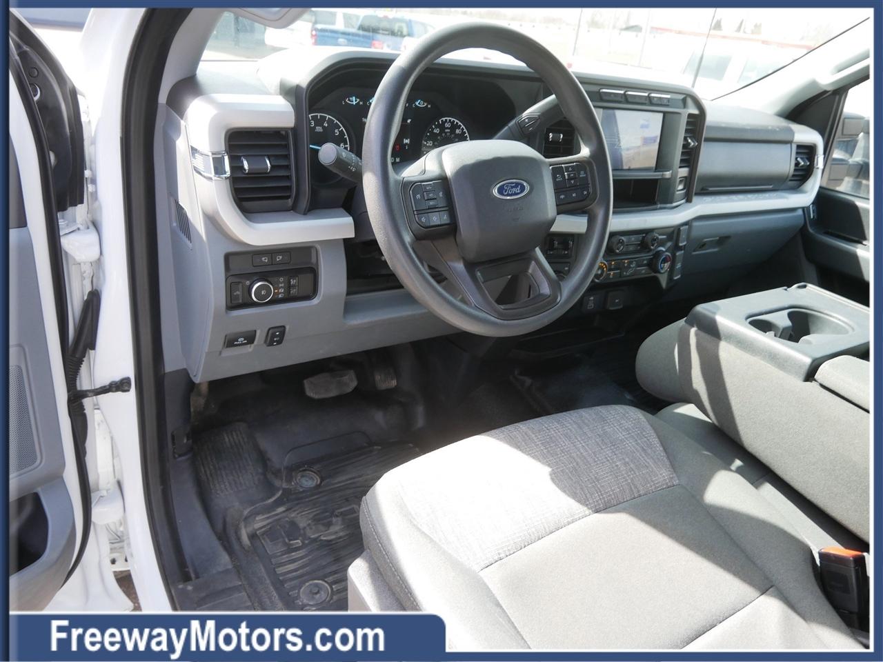 Ford Super Duty F-350 SRW King Ranch 4WD Crew Cab 8' Box 2023