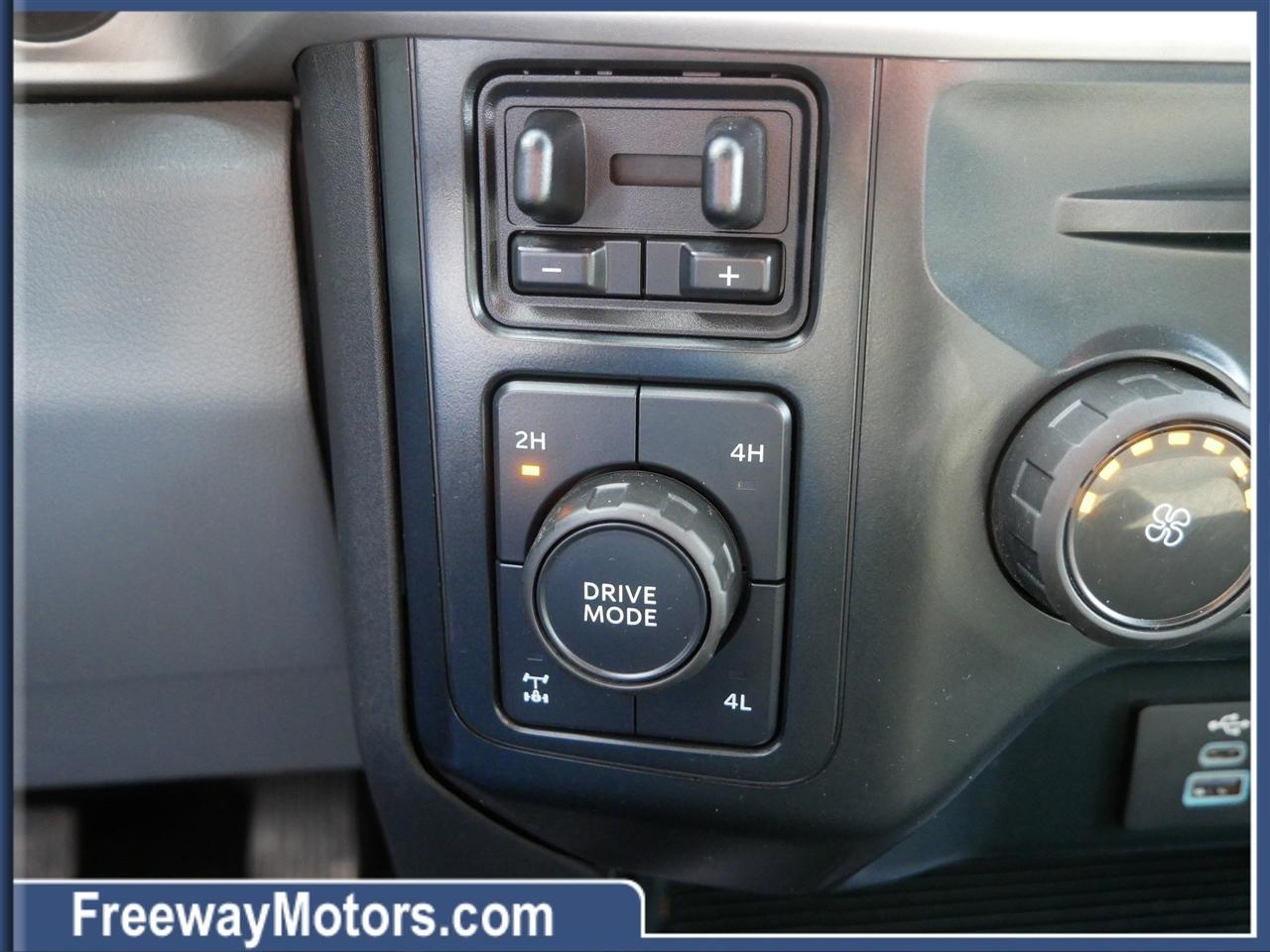 Ford Super Duty F-350 SRW King Ranch 4WD Crew Cab 8' Box 2023