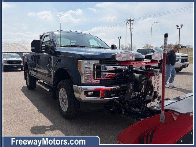 Ford Super Duty F-250 SRW XLT 4WD Reg Cab 8' Box 2017