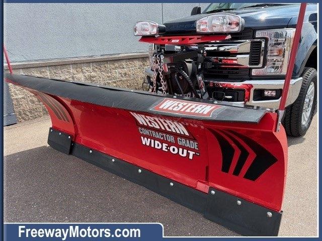 Ford Super Duty F-250 SRW XLT 4WD Reg Cab 8' Box 2017